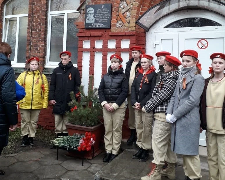 На здании Неманской больницы установили мемориальную доску в честь Марии Соколовой