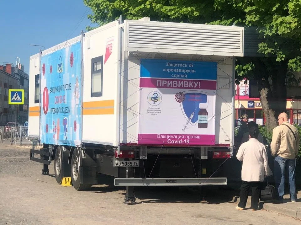 В течение полутора месяцев выездной вакцинацией от коронавируса охвачено около пятнадцати тысяч жителей региона