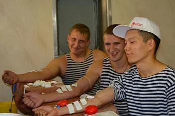 Экипаж сторожевого корабля «Ярослав Мудрый» сдал около 23 литров донорской крови Экипаж сторожевого корабля «Ярослав Мудрый» сдал около 23 литров донорской крови