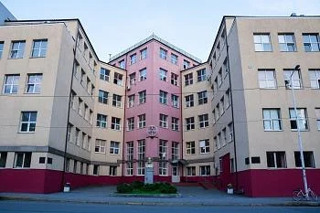 В областной клинической больнице полностью заменили оборудование двух лифтов