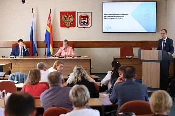 В онкоцентре по штату предусмотрено около ста врачей В онкоцентре по штату предусмотрено около ста врачей