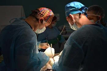 Врачи онкоцентра успешно внедряют новые для региона современные технологии лечения опухолей Врачи онкоцентра успешно внедряют новые для региона современные технологии лечения опухолей